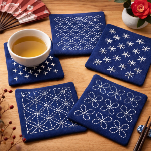 Sous-verres artisanaux japonais Shashiko en coton bleu avec tasse de thé ambiance japonaise